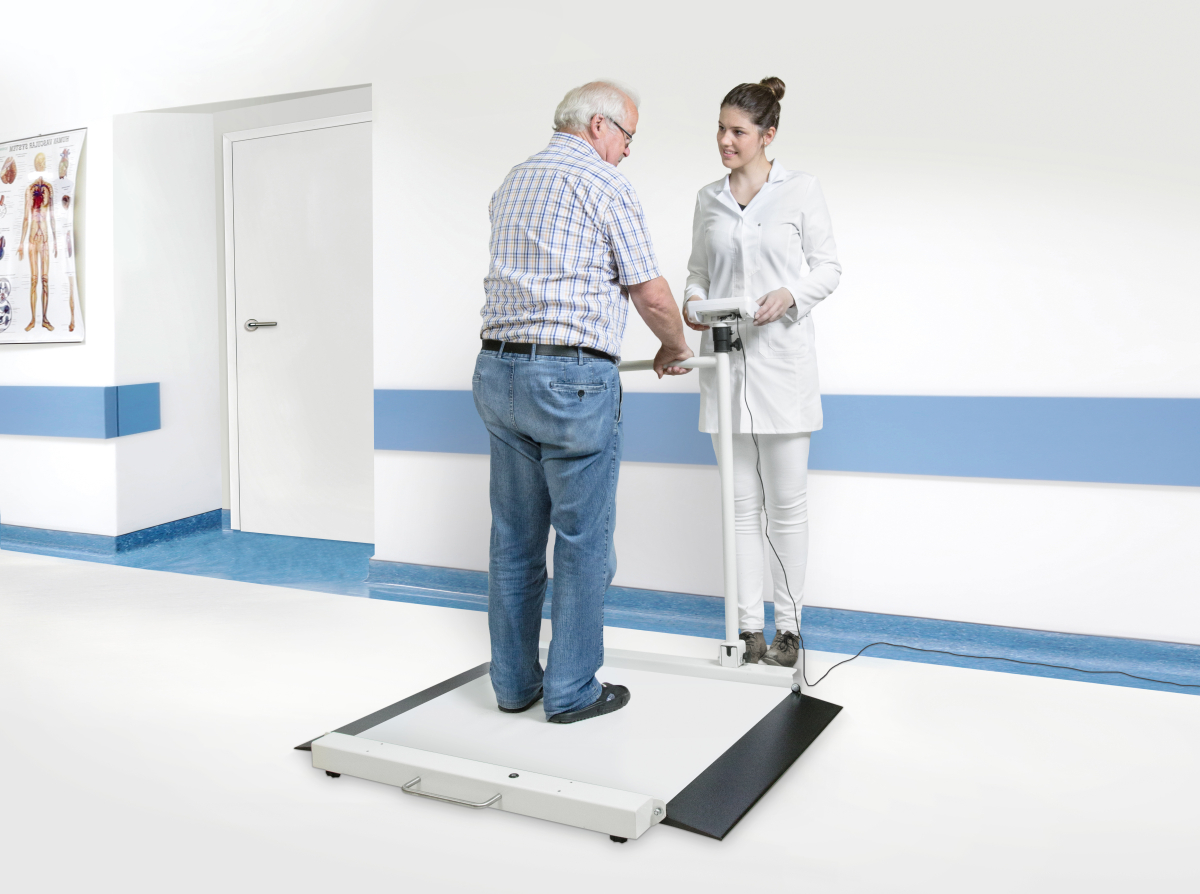 Rollstuhlwaage Kern MWA 300K-1PM mit Haltebügel, inkl. Stativ, geeicht, max. 300 kg – Bild 2
