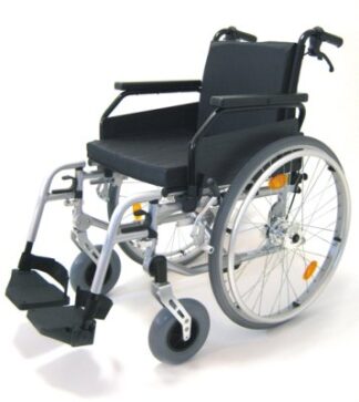 Leichtgewichtrollstuhl FREETEC mit Trommelbremse, silber SB 43 cm
